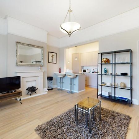 Super 1 Bedroom Flat In Hendon Near Middlesex University With Private Parking Exterior photo